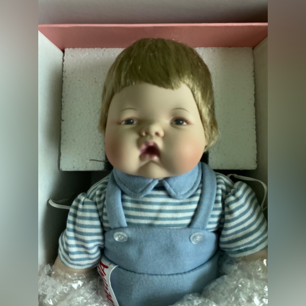 DANBURY MINT PORCELAIN THUMBELINA NEW IN BOX